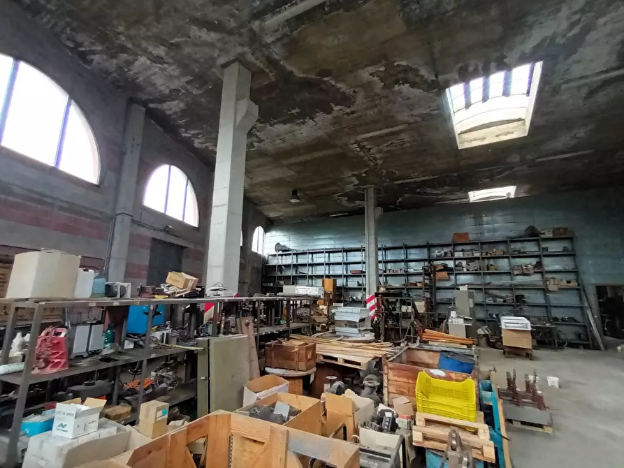 Immagine 22 di Attività artigianale in vendita  a Lucca