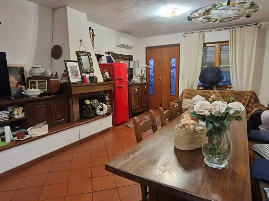 Immagine 1 di Porzione di casa in vendita  a Crespina Lorenzana