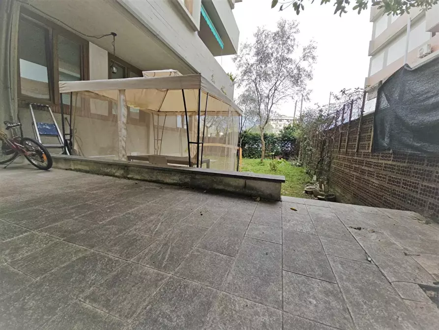 Immagine 2 di Appartamento in vendita  a Carrara