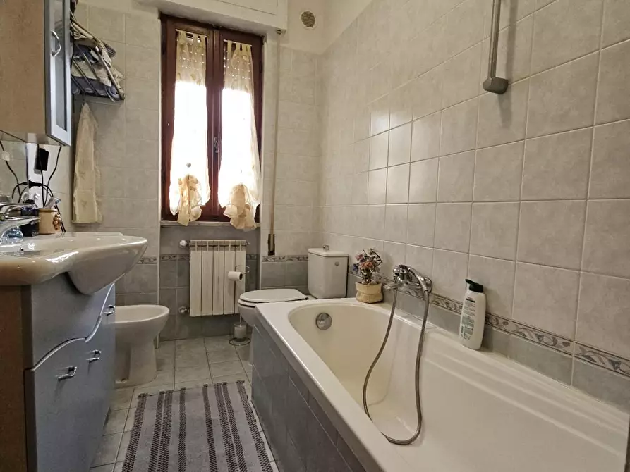 Immagine 10 di Appartamento in vendita  a Carrara