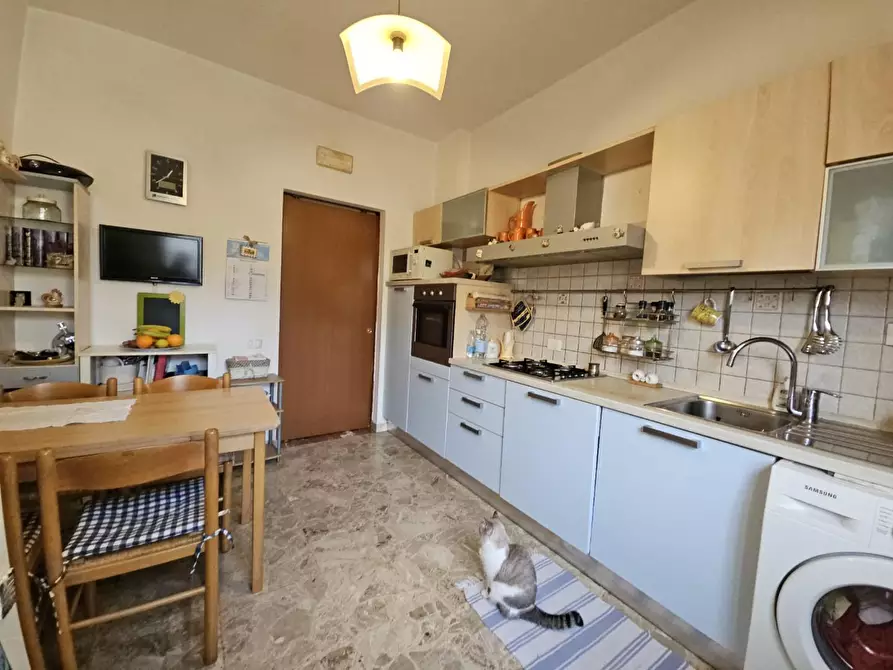 Immagine 4 di Appartamento in vendita  a Carrara