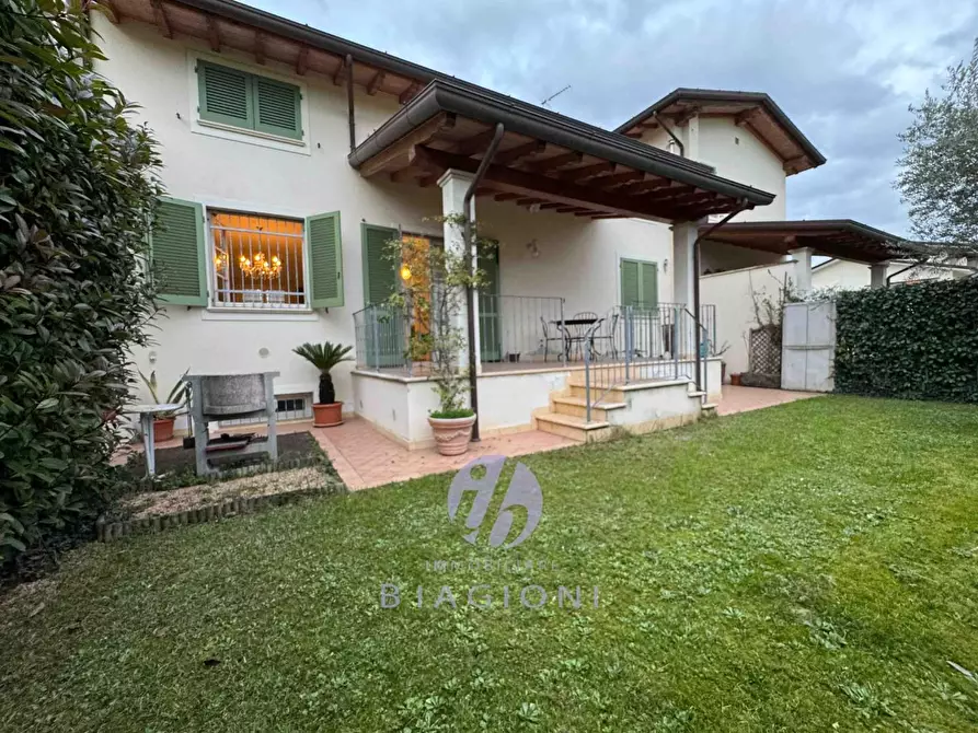 Immagine 7 di Casa trifamiliare in vendita  a Pietrasanta