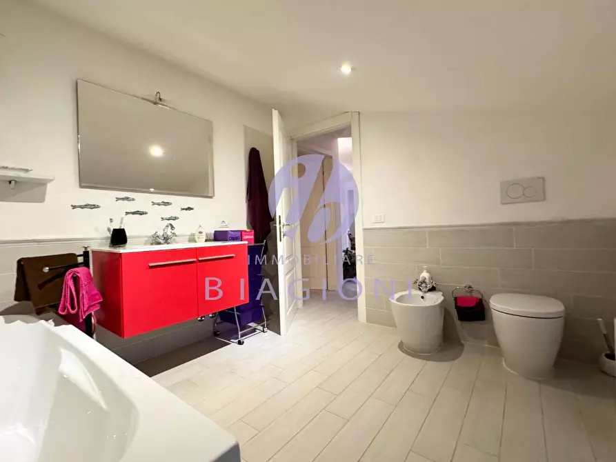 Immagine 37 di Casa trifamiliare in vendita  a Pietrasanta