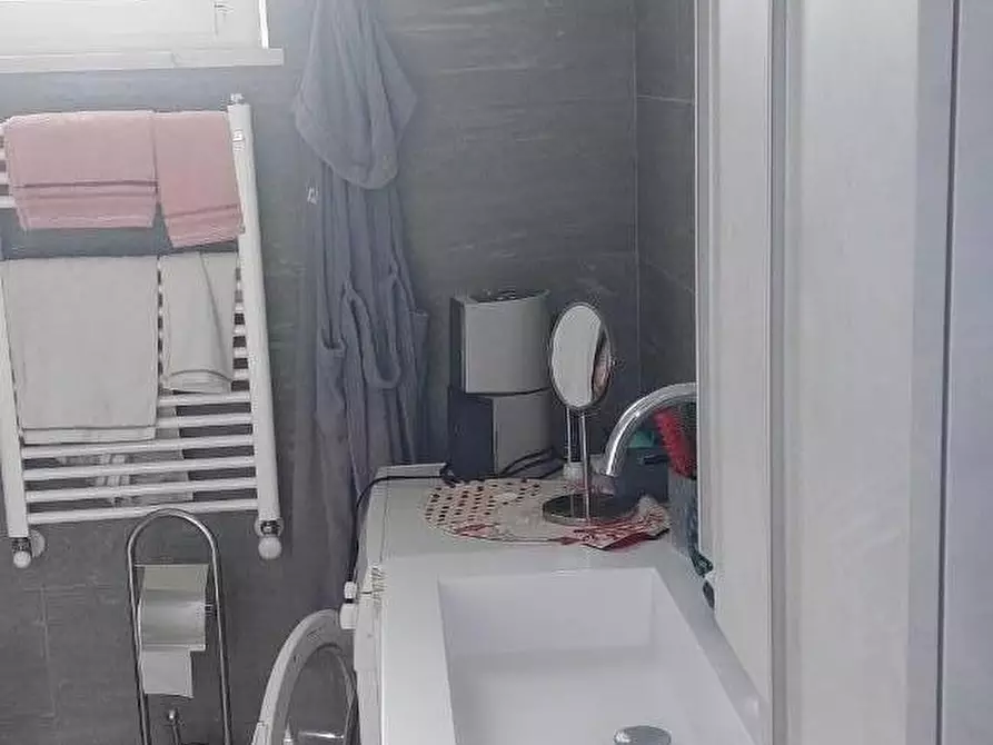 Immagine 10 di Appartamento in vendita  a Ortonovo