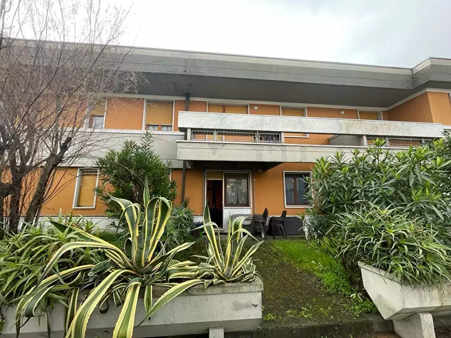 Immagine 2 di Appartamento in vendita  a Massa