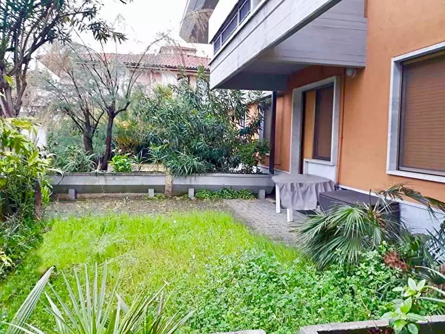 Immagine 4 di Appartamento in vendita  a Massa