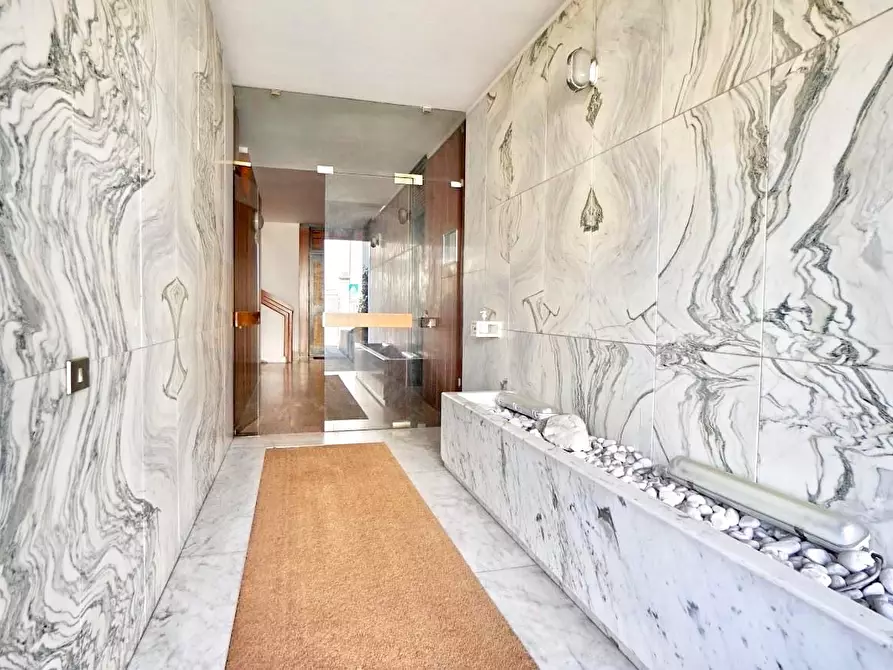 Immagine 11 di Appartamento in vendita  a Massa