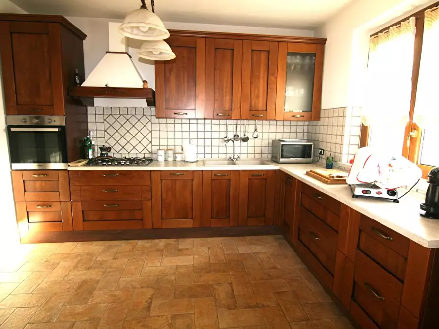 Immagine 4 di Casa indipendente in vendita  a Carrara