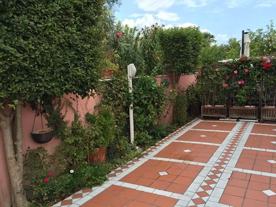 Immagine 2 di Casa semindipendente in vendita  a Carrara