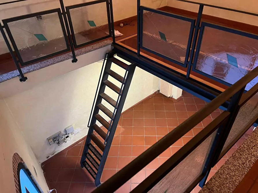 Immagine 2 di Locale commerciale in affitto  a Capraia E Limite