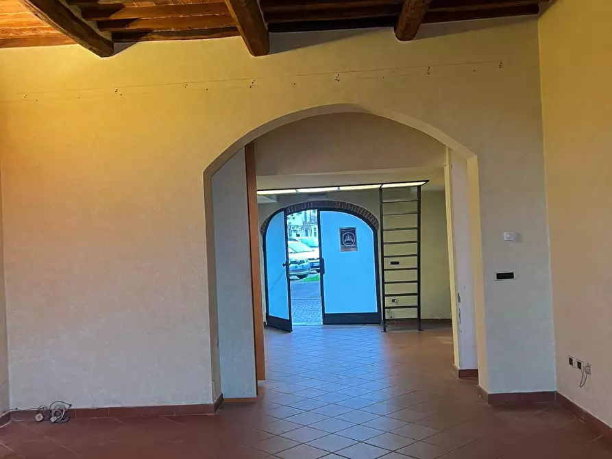 Immagine 7 di Locale commerciale in affitto  a Capraia E Limite
