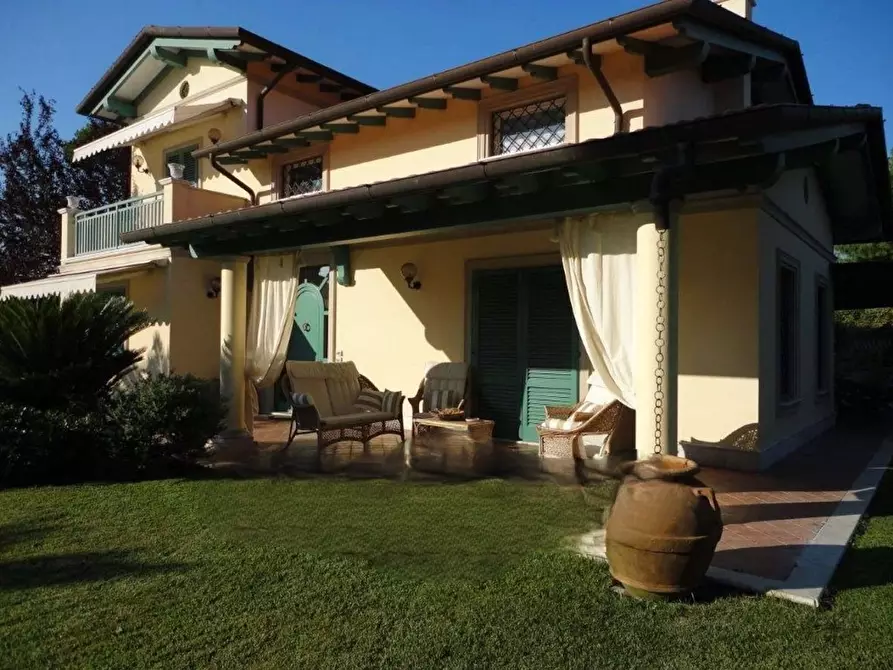 Immagine 2 di Villa in affitto  a Forte Dei Marmi