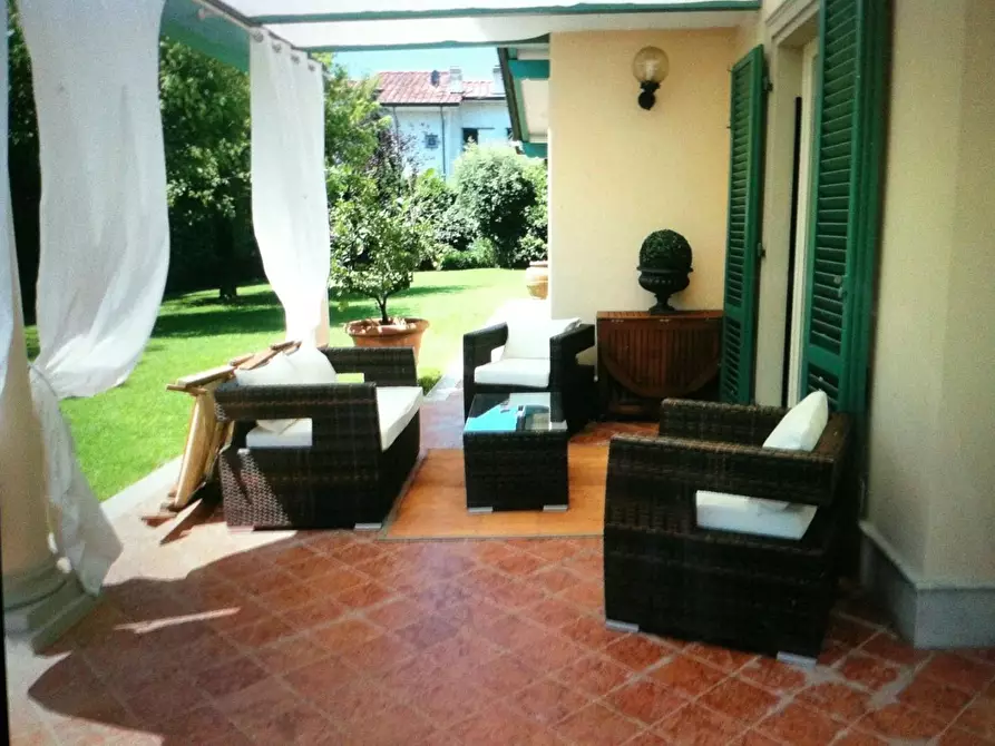 Immagine 3 di Villa in affitto  a Forte Dei Marmi