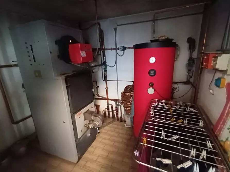 Immagine 5 di Villa in vendita  a Lucca