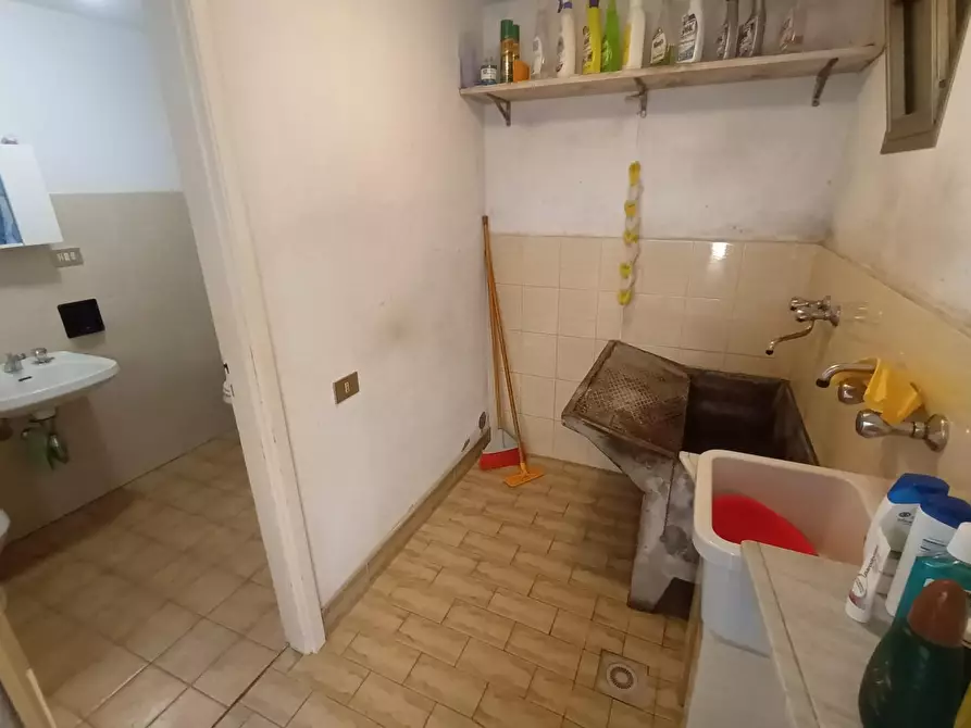 Immagine 3 di Villa in vendita  a Lucca