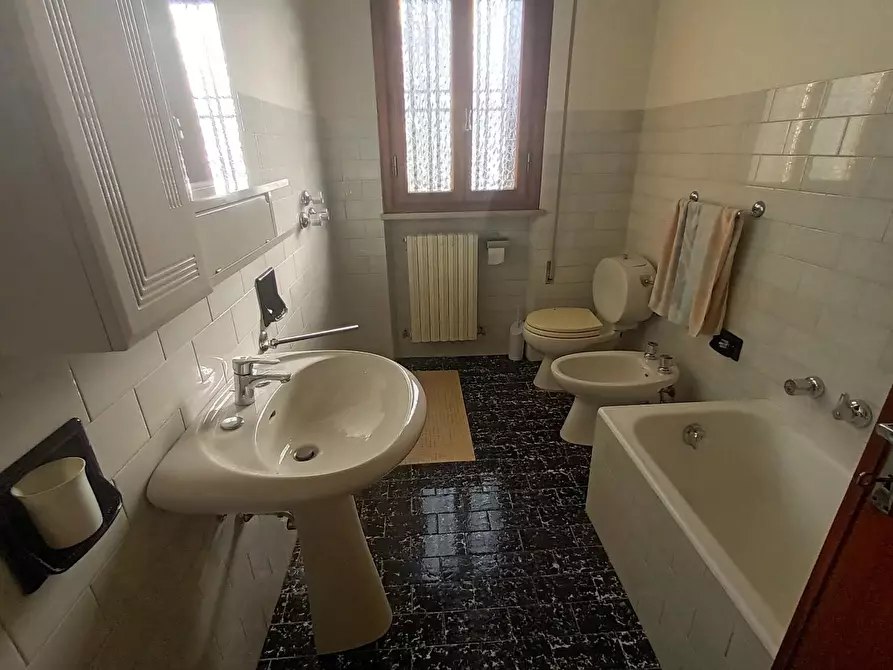 Immagine 25 di Villa in vendita  a Lucca