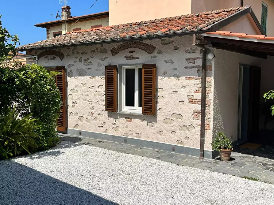 Immagine 2 di Villa in affitto  a Forte Dei Marmi