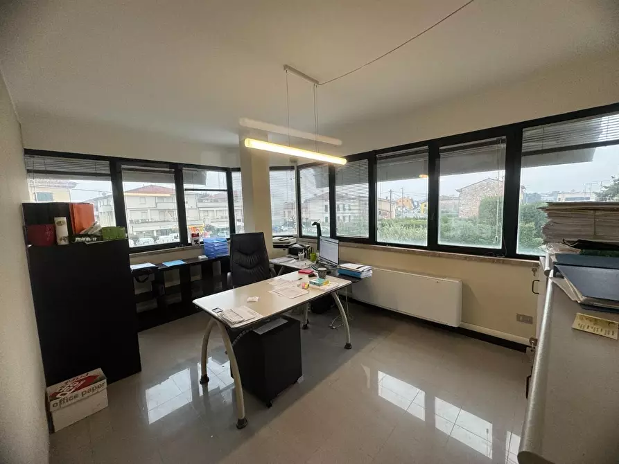 Immagine 6 di Ufficio in affitto  a Lucca