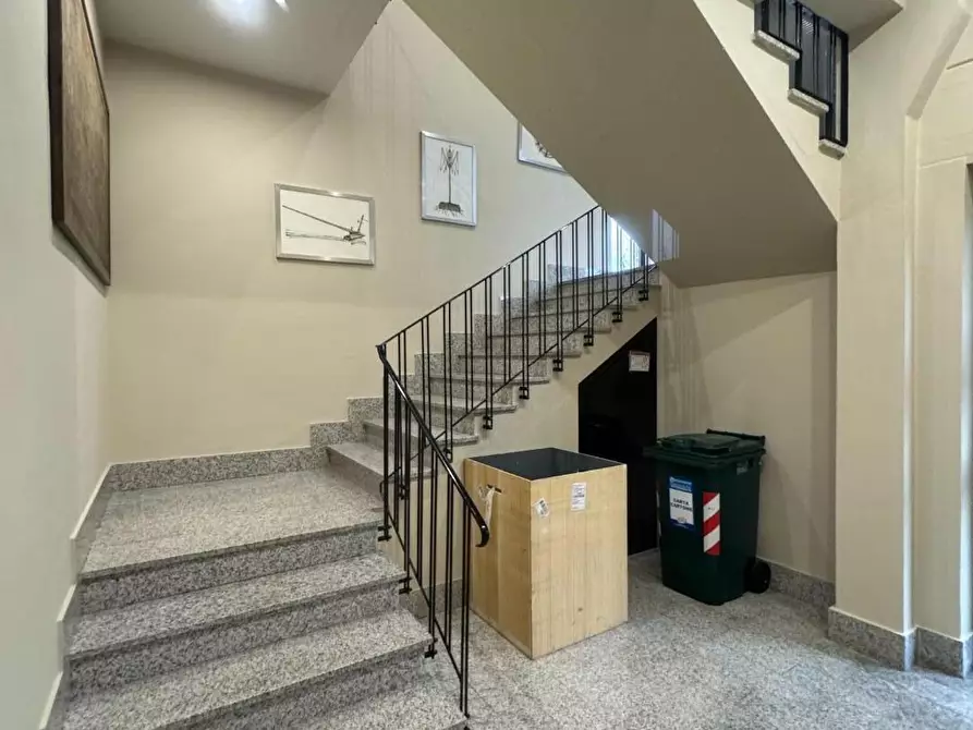 Immagine 12 di Ufficio in affitto  a Lucca