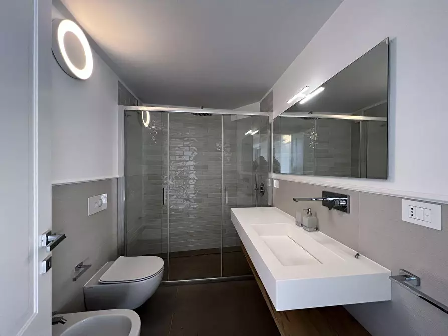 Immagine 12 di Appartamento in vendita  a La Spezia