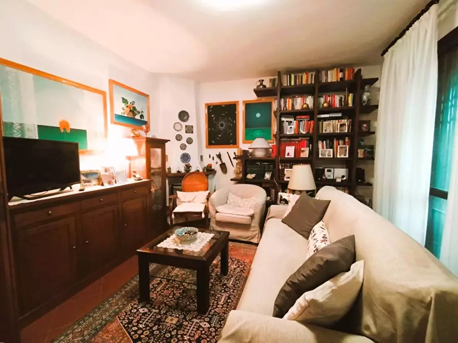 Immagine 4 di Appartamento in vendita  a Lucca