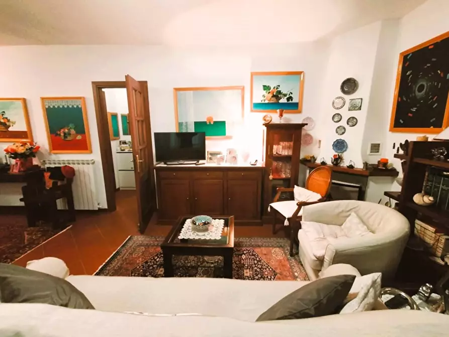 Immagine 6 di Appartamento in vendita  a Lucca