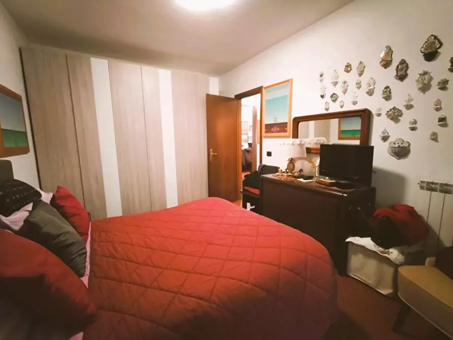 Immagine 11 di Appartamento in vendita  a Lucca