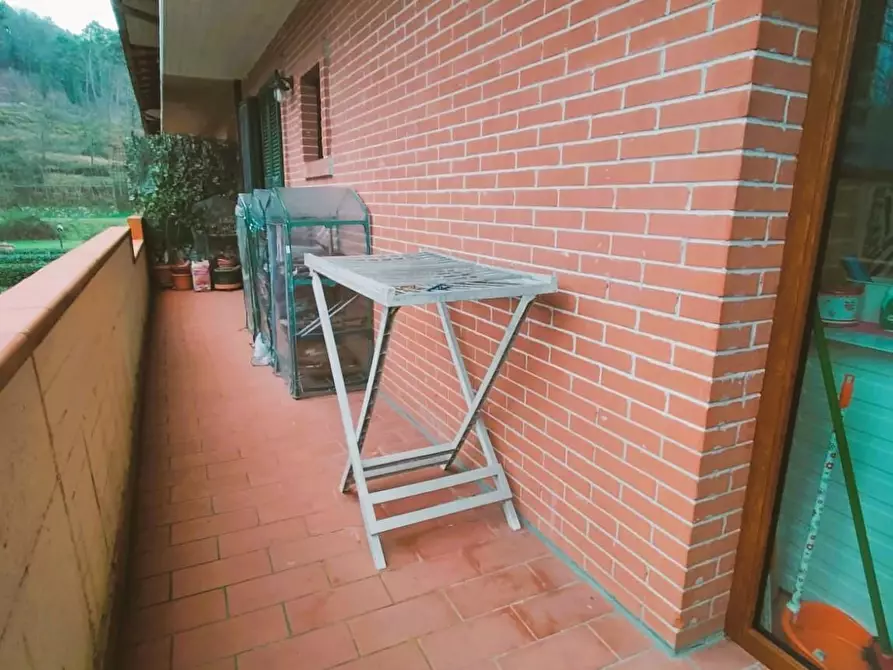 Immagine 21 di Appartamento in vendita  a Lucca