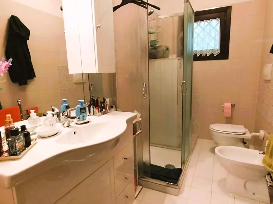 Immagine 13 di Appartamento in vendita  a Lucca