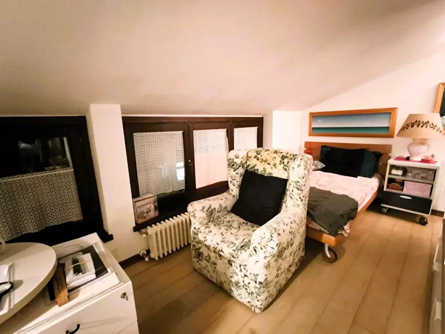 Immagine 17 di Appartamento in vendita  a Lucca