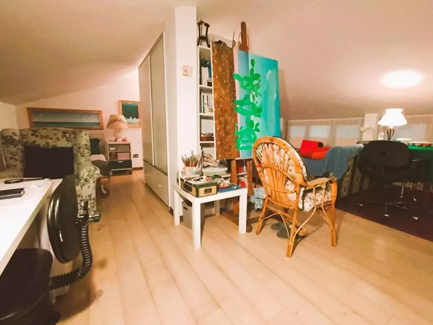 Immagine 16 di Appartamento in vendita  a Lucca