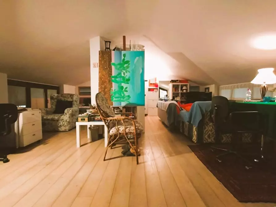 Immagine 15 di Appartamento in vendita  a Lucca