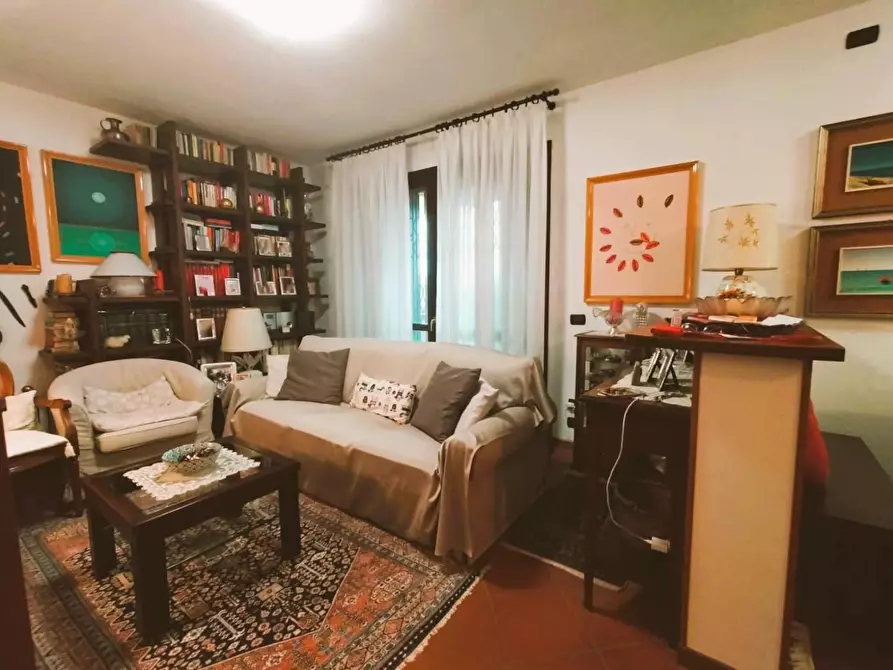 Immagine 5 di Appartamento in vendita  a Lucca