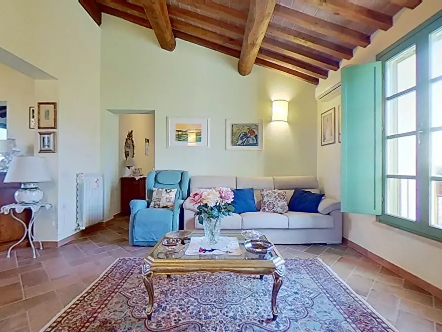 Immagine 1 di Casa colonica in vendita  a Livorno