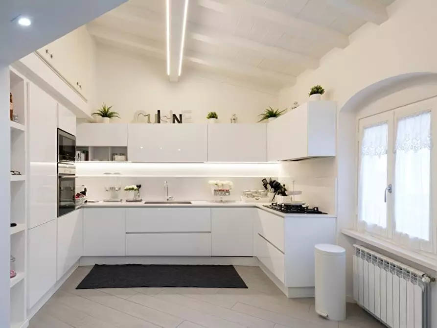 Immagine 4 di Appartamento in vendita  a Massa