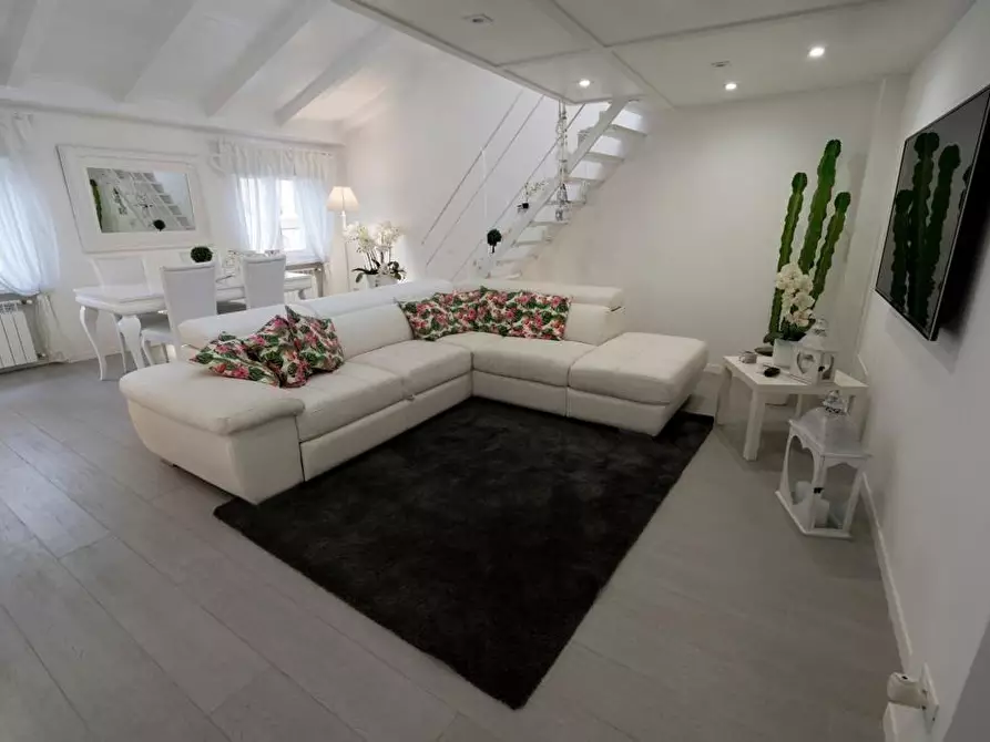 Immagine 8 di Appartamento in vendita  a Massa