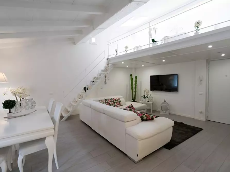 Immagine 5 di Appartamento in vendita  a Massa