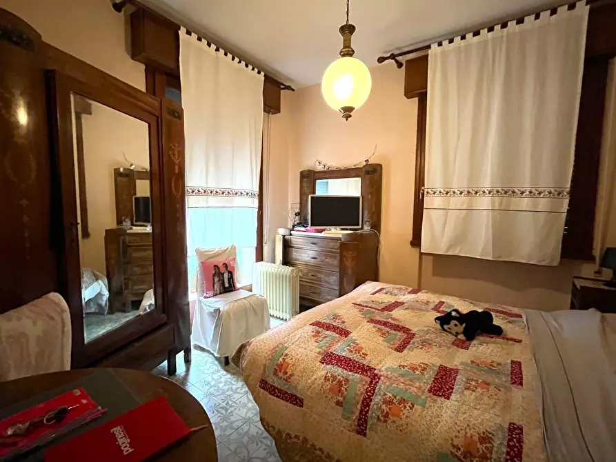 Immagine 9 di Palazzo in vendita  a Pietrasanta