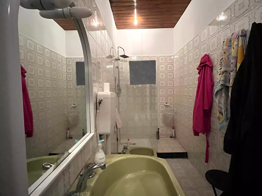 Immagine 8 di Palazzo in vendita  a Pietrasanta