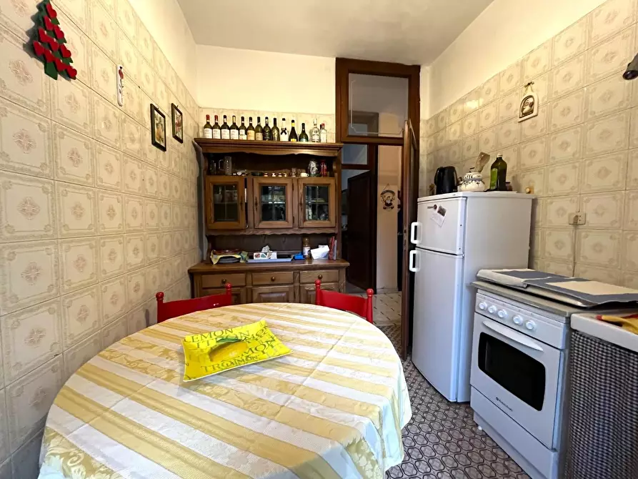 Immagine 4 di Palazzo in vendita  a Pietrasanta