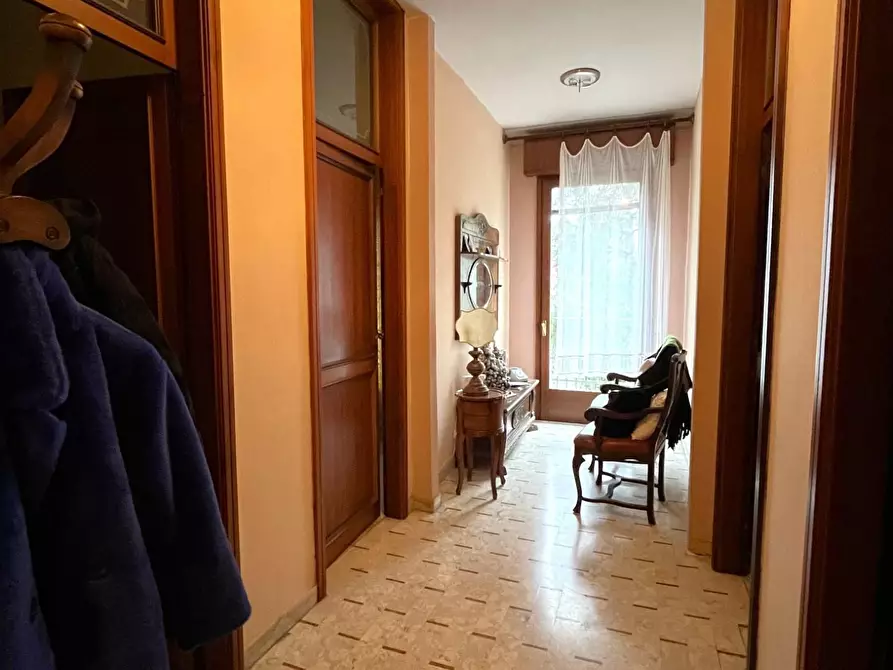 Immagine 5 di Palazzo in vendita  a Pietrasanta