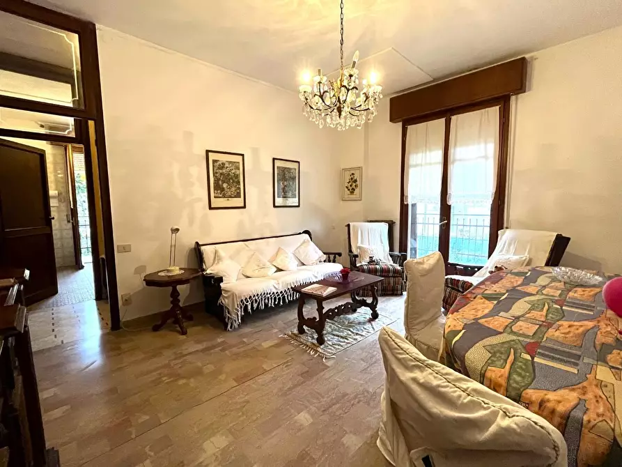 Immagine 3 di Palazzo in vendita  a Pietrasanta