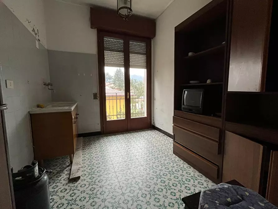 Immagine 13 di Palazzo in vendita  a Pietrasanta