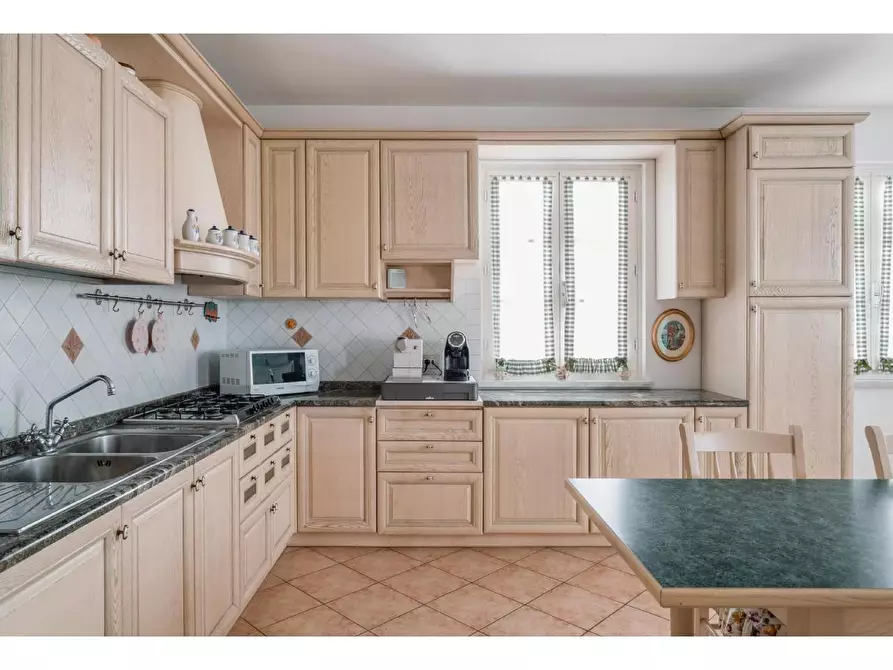 Immagine 11 di Villa in affitto  a Pietrasanta