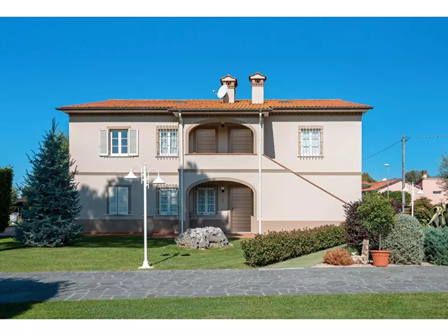 Immagine 3 di Villa in affitto  a Pietrasanta