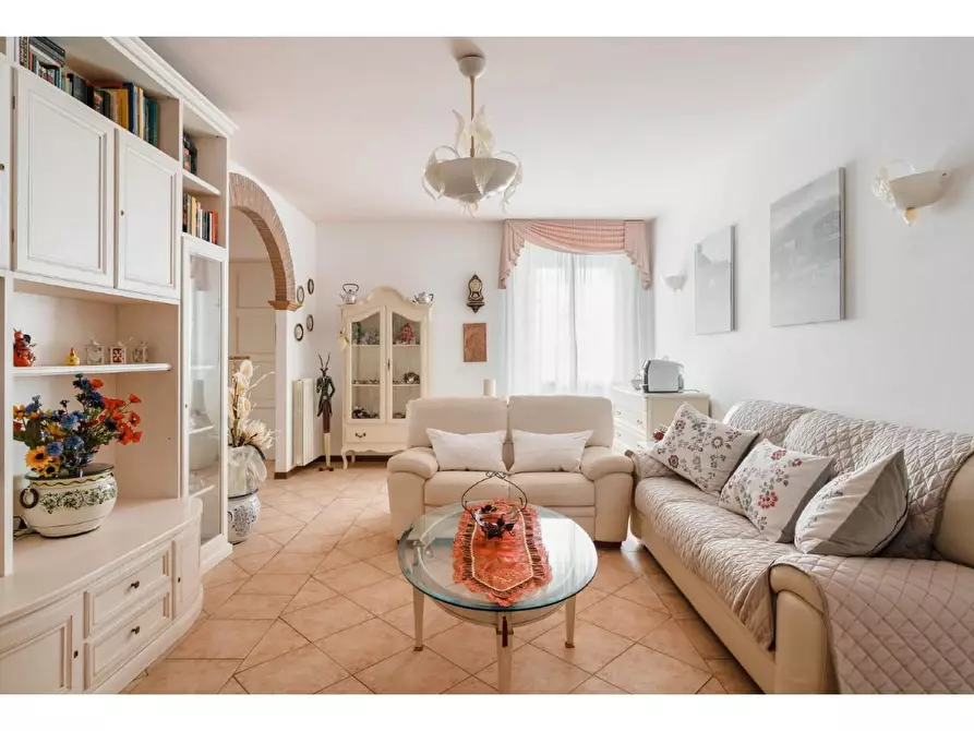 Immagine 8 di Villa in affitto  a Pietrasanta