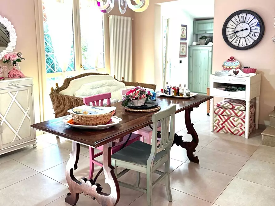 Immagine 8 di Villa in vendita  a Montignoso