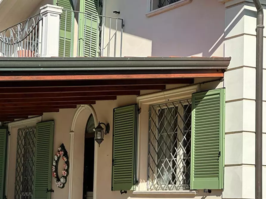 Immagine 4 di Villa in vendita  a Montignoso