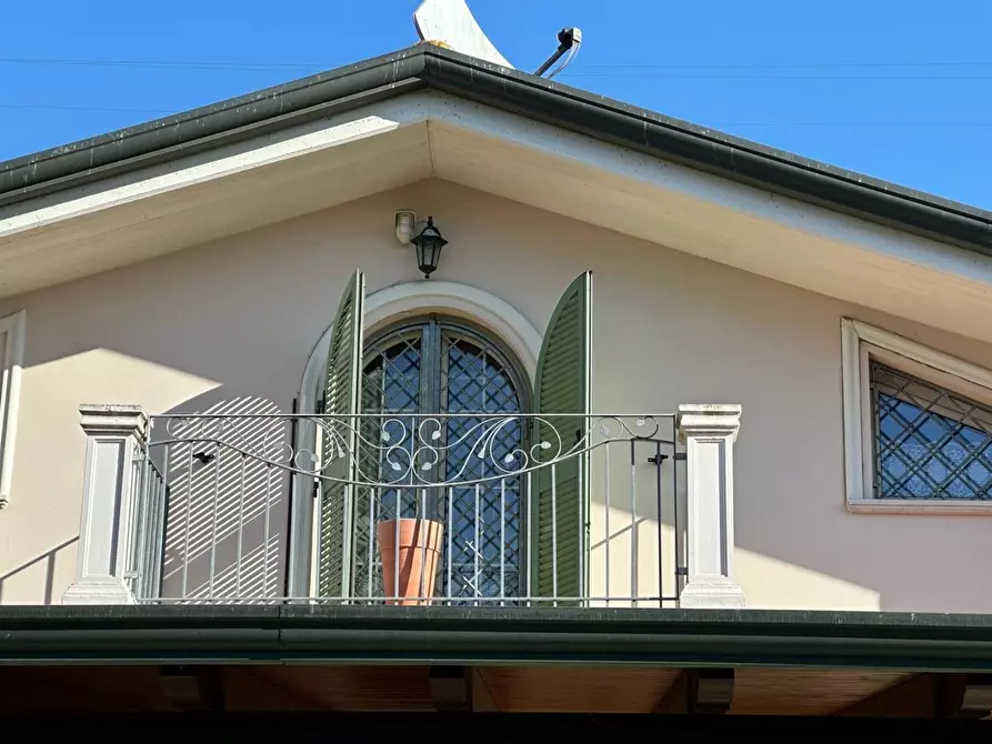 Immagine 5 di Villa in vendita  a Montignoso