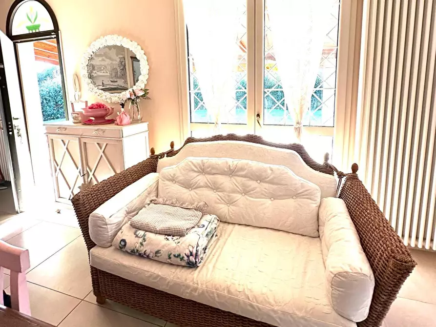 Immagine 11 di Villa in vendita  a Montignoso